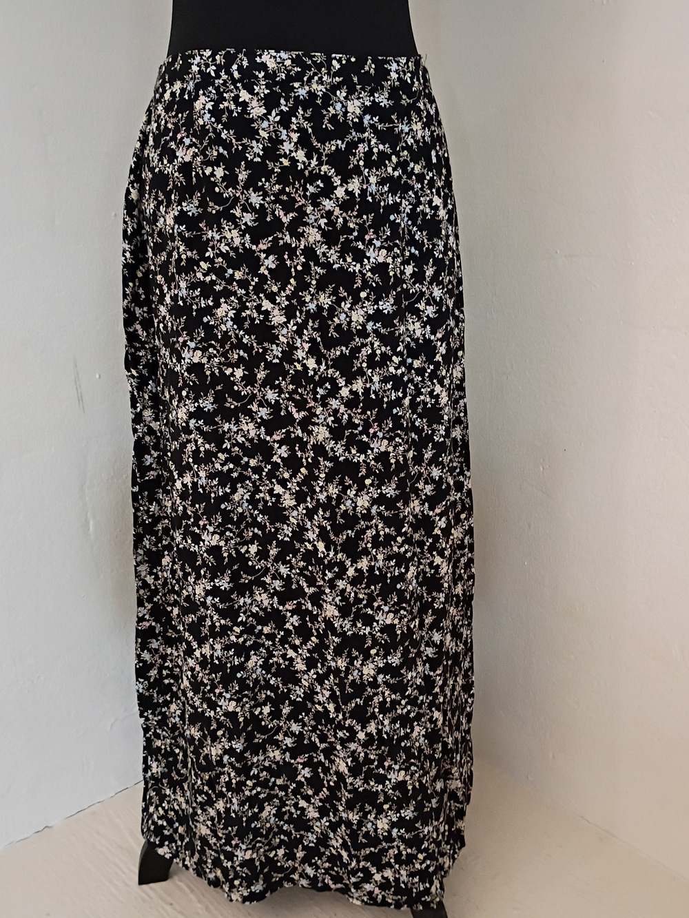 Kathie Lee Collection Black Floral Maxi Skirt with White & Cream Blossoms